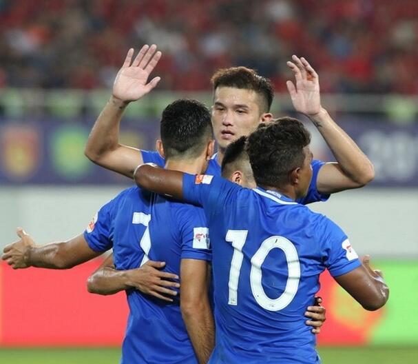 战报07:10美联 辛辛那提FC2-2（120分钟2-3）哥伦布机员07:30智利甲伊瓦顿0-2奥希金斯08:00巴甲 米涅罗竞技2-1圣保罗09:00墨联 墨西哥美洲队2-0利昂05:00NBA 快船113-112勇士06:00NBA 黄蜂117-123森林狼08:00NBA 活塞101-110骑士09:00NBA 雄鹿132-121老鹰09:00NBA 公牛124-118鹈鹕09:00NBA 热火129-144步行者今日焦点战预告14:00澳超 纽卡斯尔喷气机 VS 墨尔本城 亚冠错失三分，墨尔本城做客赢球结束连续不胜颓势？！